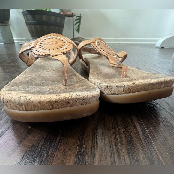 Ugg Ayden II Women Tan Leather Sandals .. Good Condition - Picture 8 of 8
